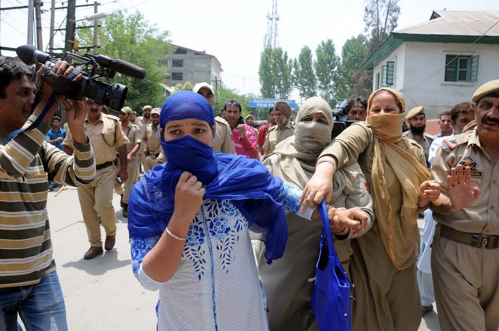 Police foil SBM employees protest, detain scores of members